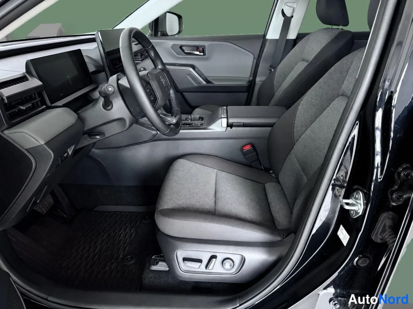 Musta Toyota RAV4 2026, ohjaamo, kuva 7