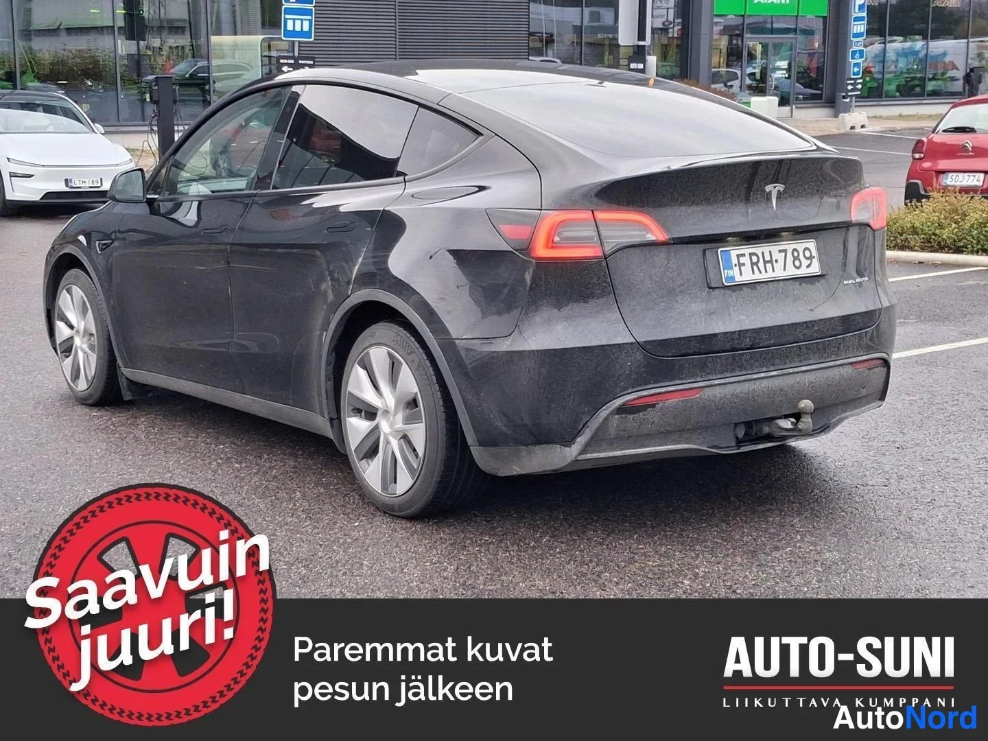 Musta Tesla Model Y 2023, takaviisto, kuva 2
