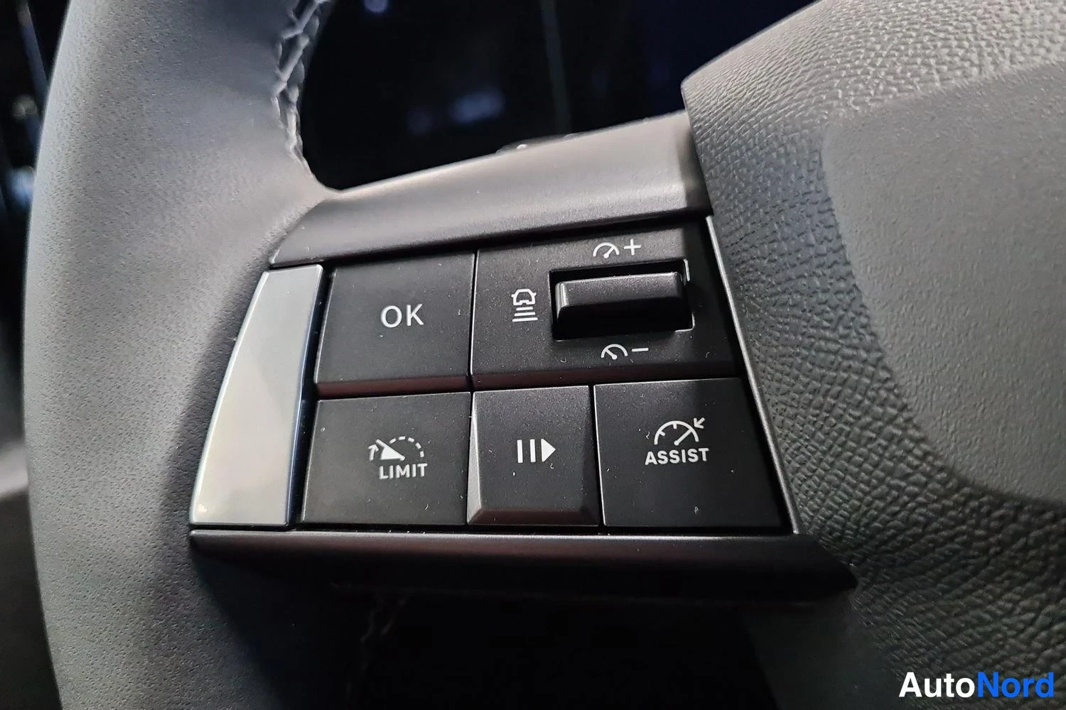 Keltainen Opel Astra 2026, yksityiskohta, kuva 15