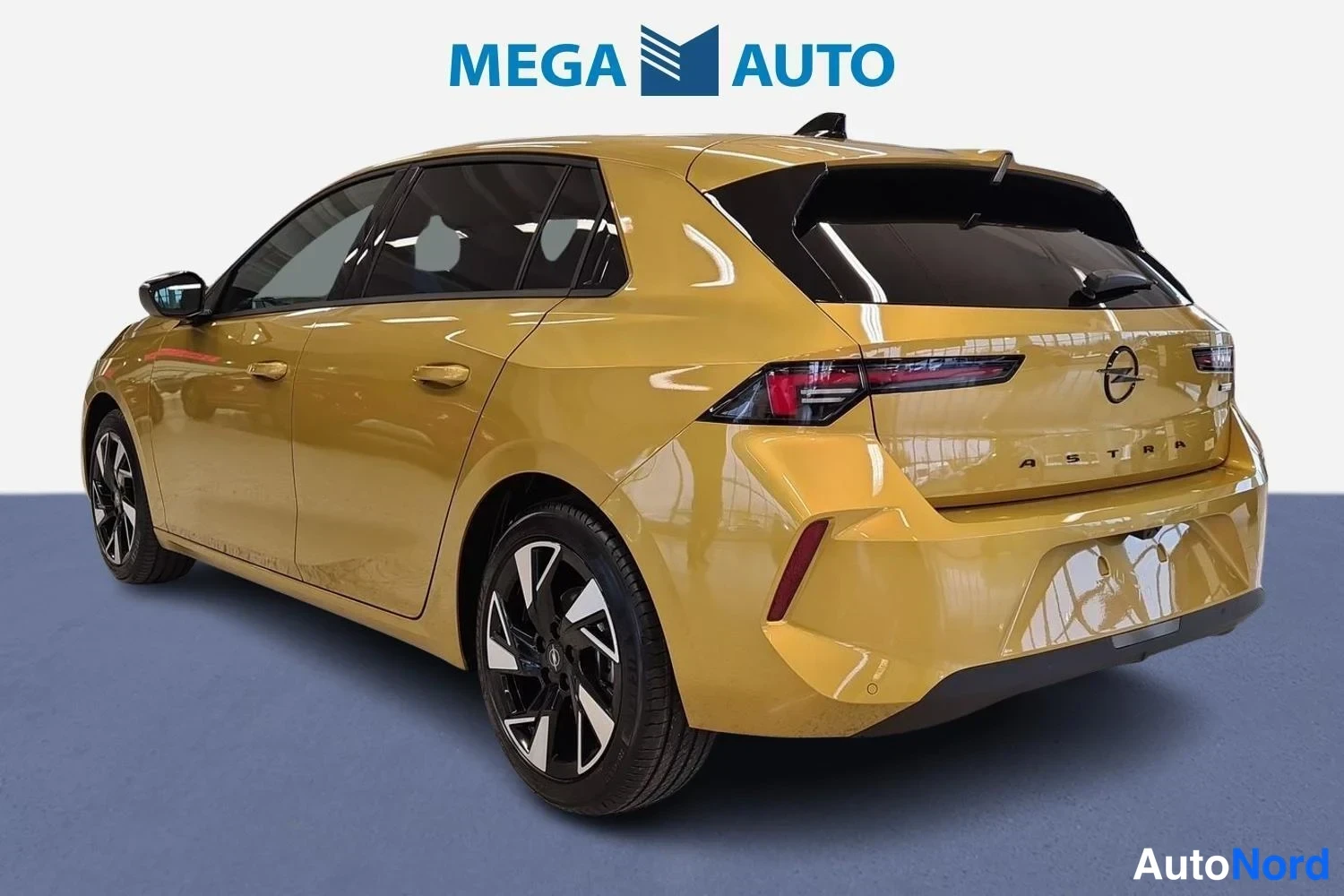 Keltainen Opel Astra 2026, takaviisto, kuva 3