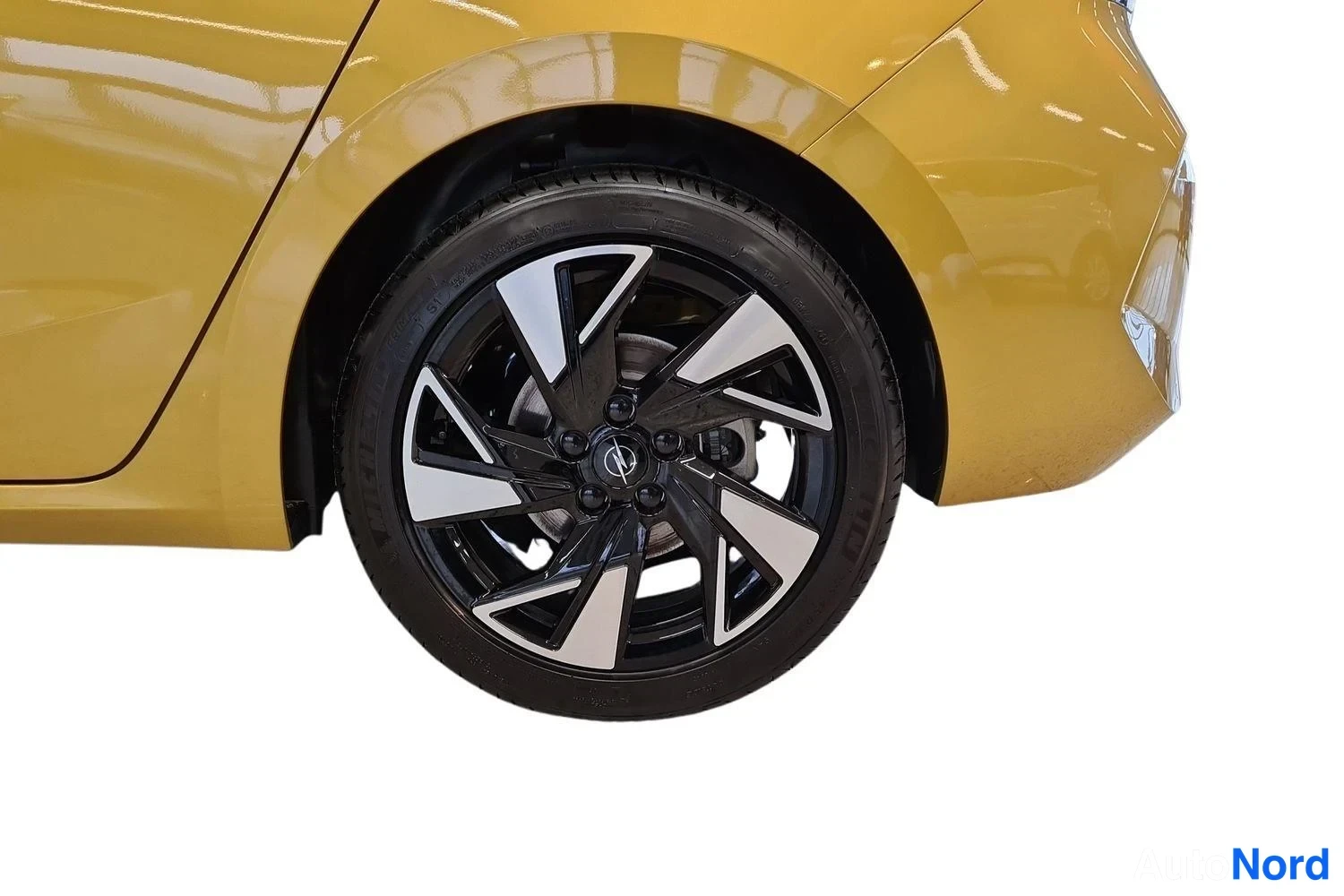 Keltainen Opel Astra 2026, yksityiskohta, kuva 11