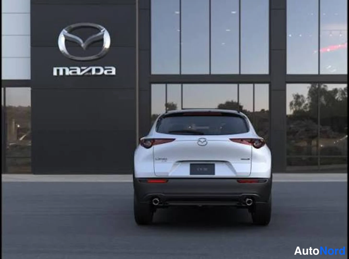 Valkoinen Mazda CX-30 2026, takaa, kuva 2