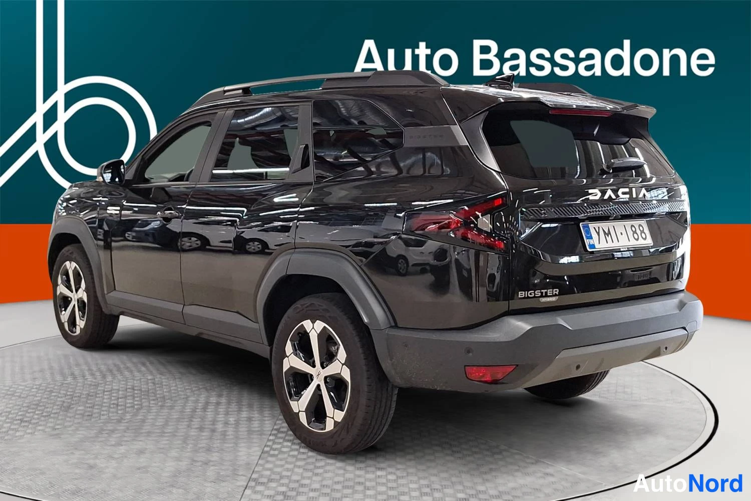 Musta Dacia Bigster 2026, takaviisto, kuva 6