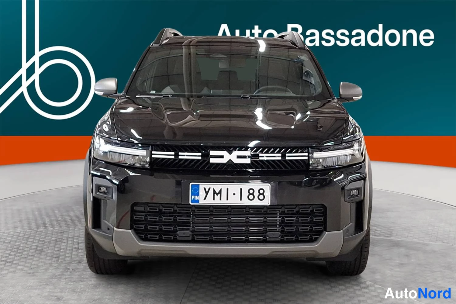 Musta Dacia Bigster 2026, edestä, kuva 3