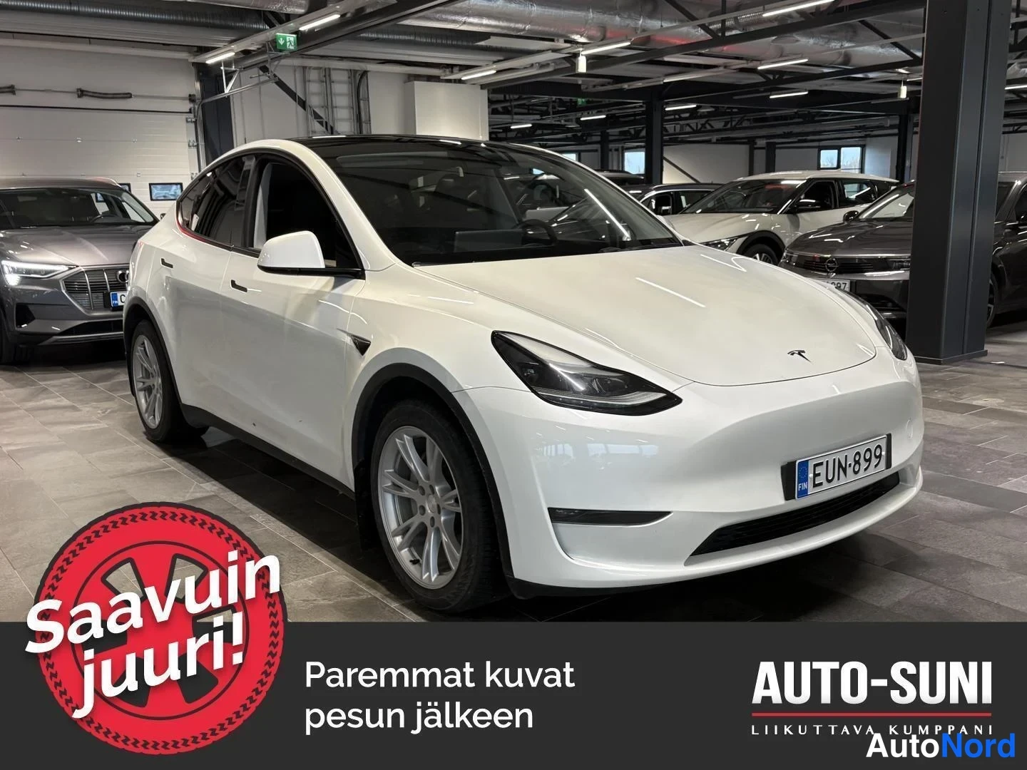 Valkoinen Tesla Model Y 2023, etuviisto, keula oikealle, kuva 2