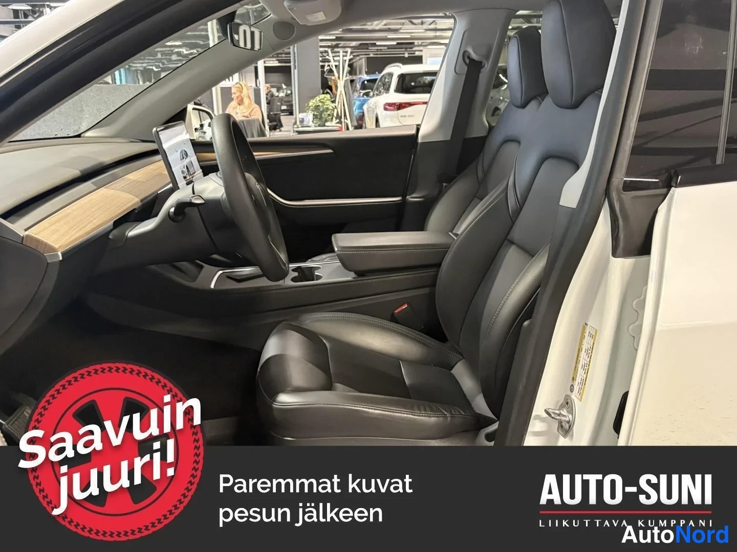Valkoinen Tesla Model Y 2023, ohjaamo, kuva 5