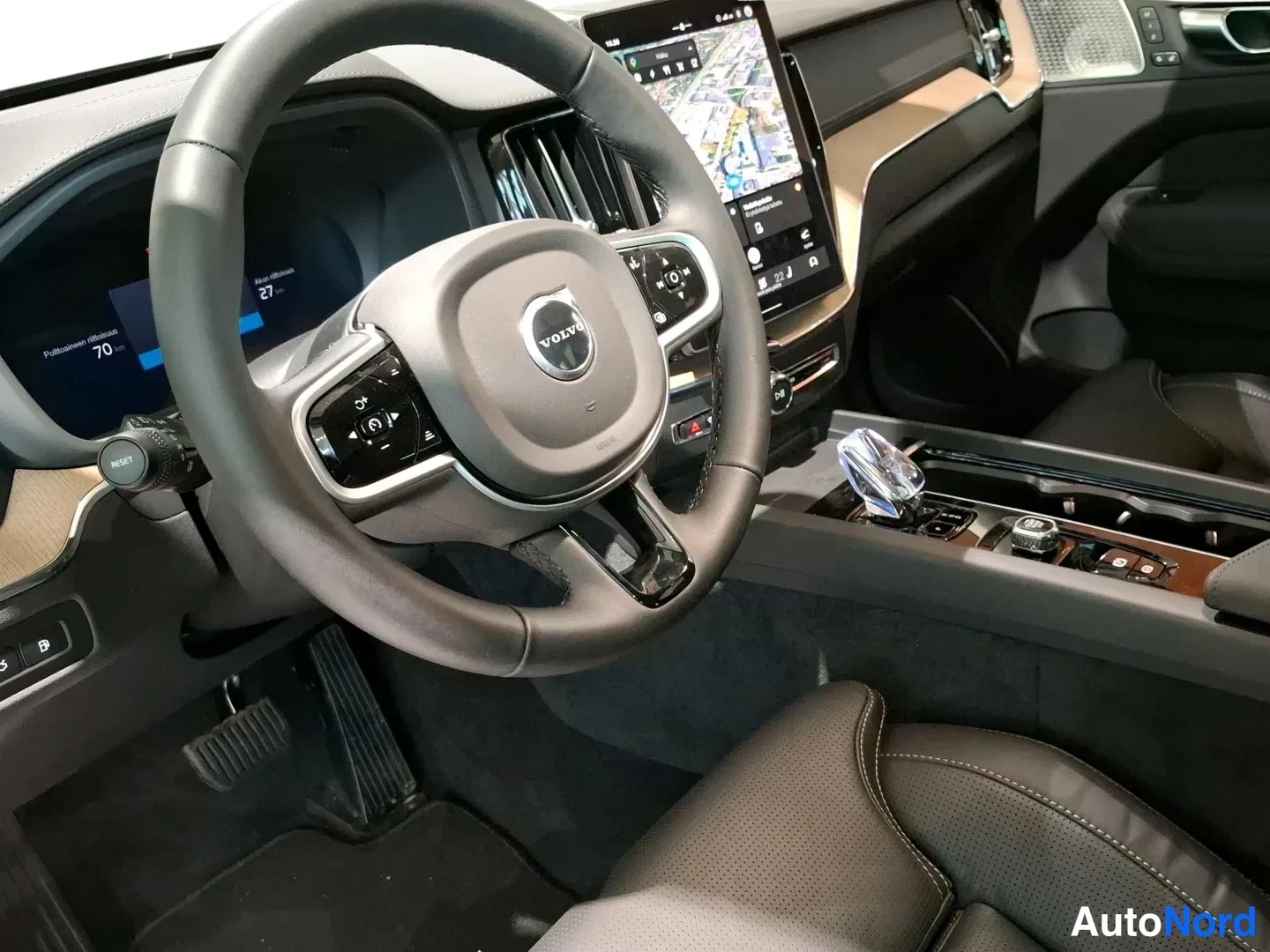 Sininen Volvo XC60 2026, ohjaamo, kuva 8