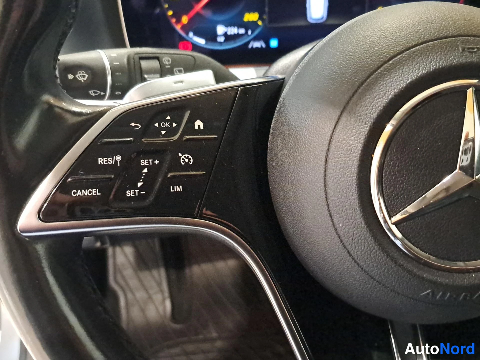 Hopea Mercedes-Benz E 220 d 2023, yksityiskohta, kuva 14