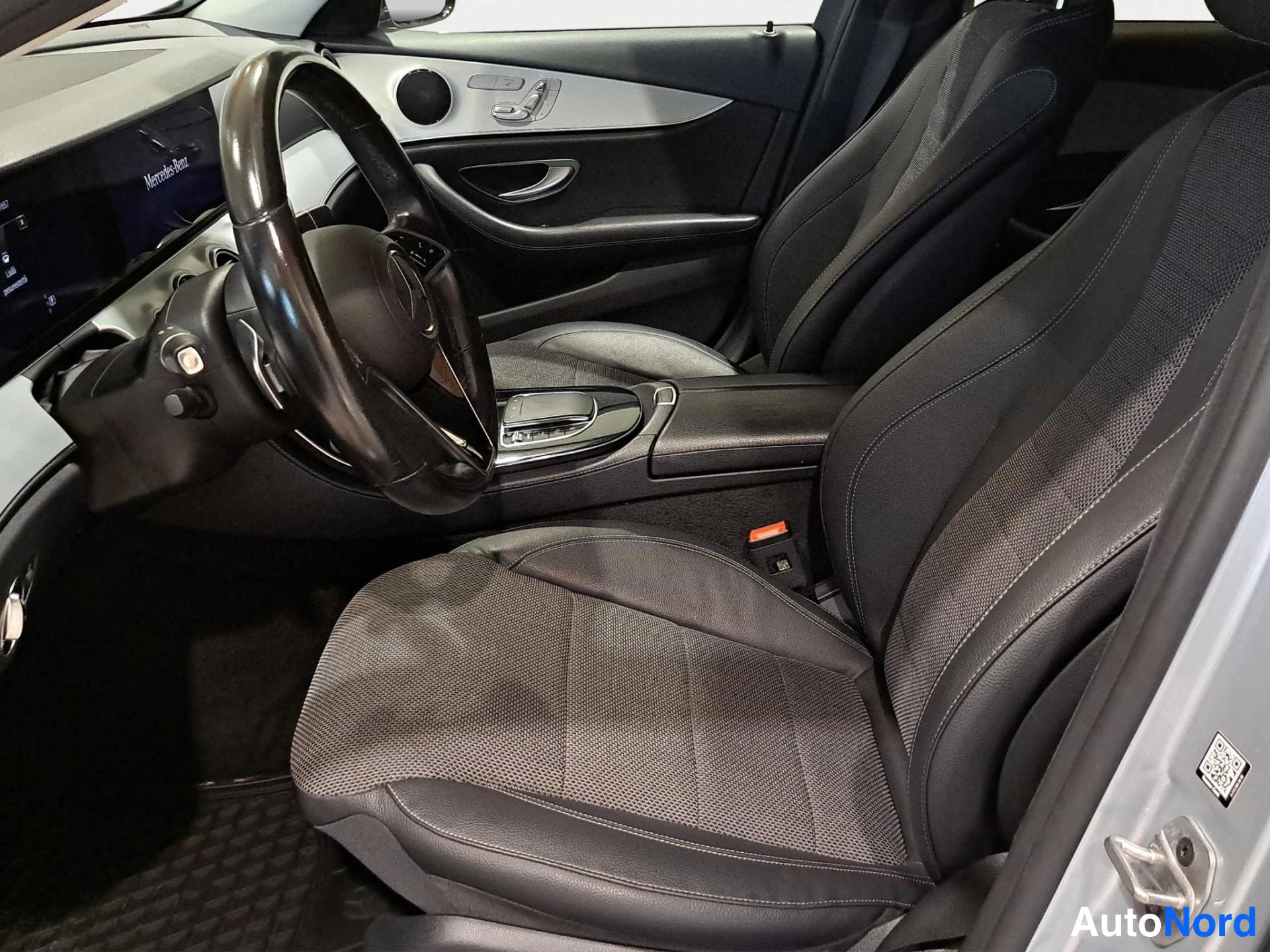 Hopea Mercedes-Benz E 220 d 2023, etuistuimet, kuva 7