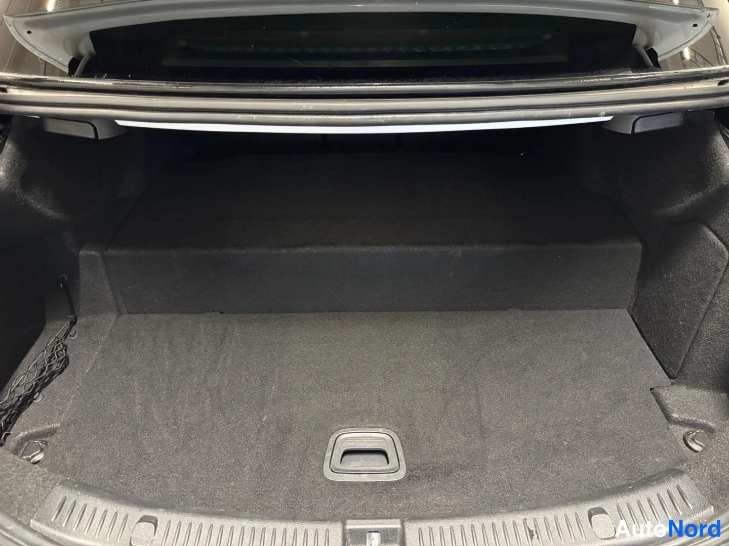 Valkoinen Mercedes-Benz E 300 e 4MATIC 2022, tavaratila, kuva 10