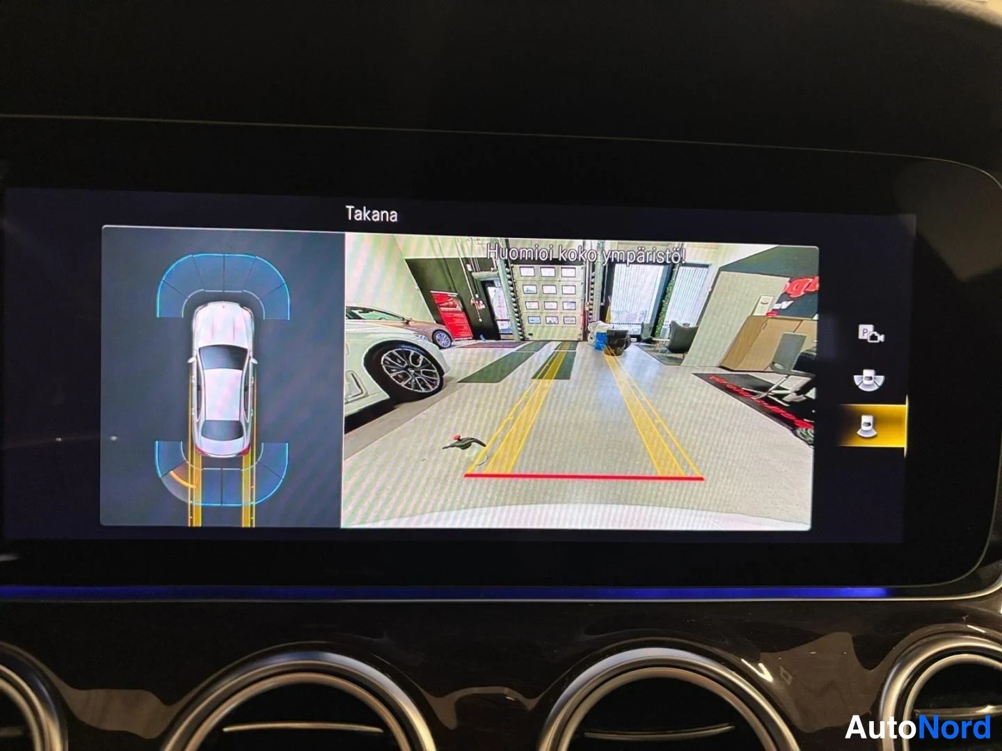 Valkoinen Mercedes-Benz E 300 e 4MATIC 2022, yksityiskohta, kuva 13