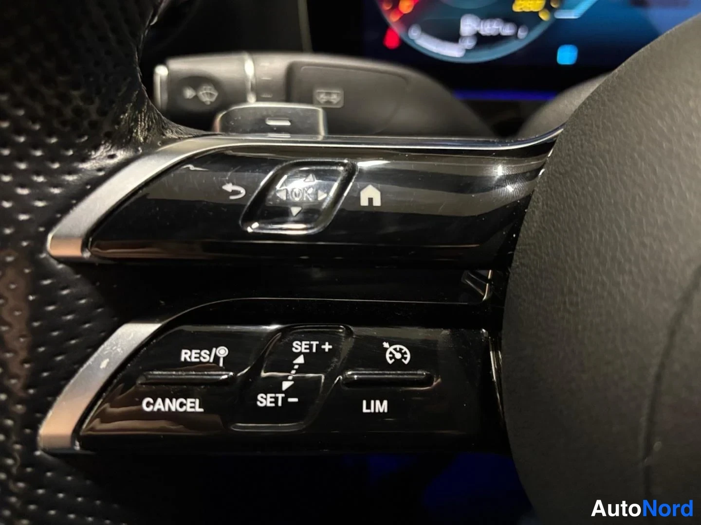 Valkoinen Mercedes-Benz E 300 e 4MATIC 2022, yksityiskohta, kuva 14
