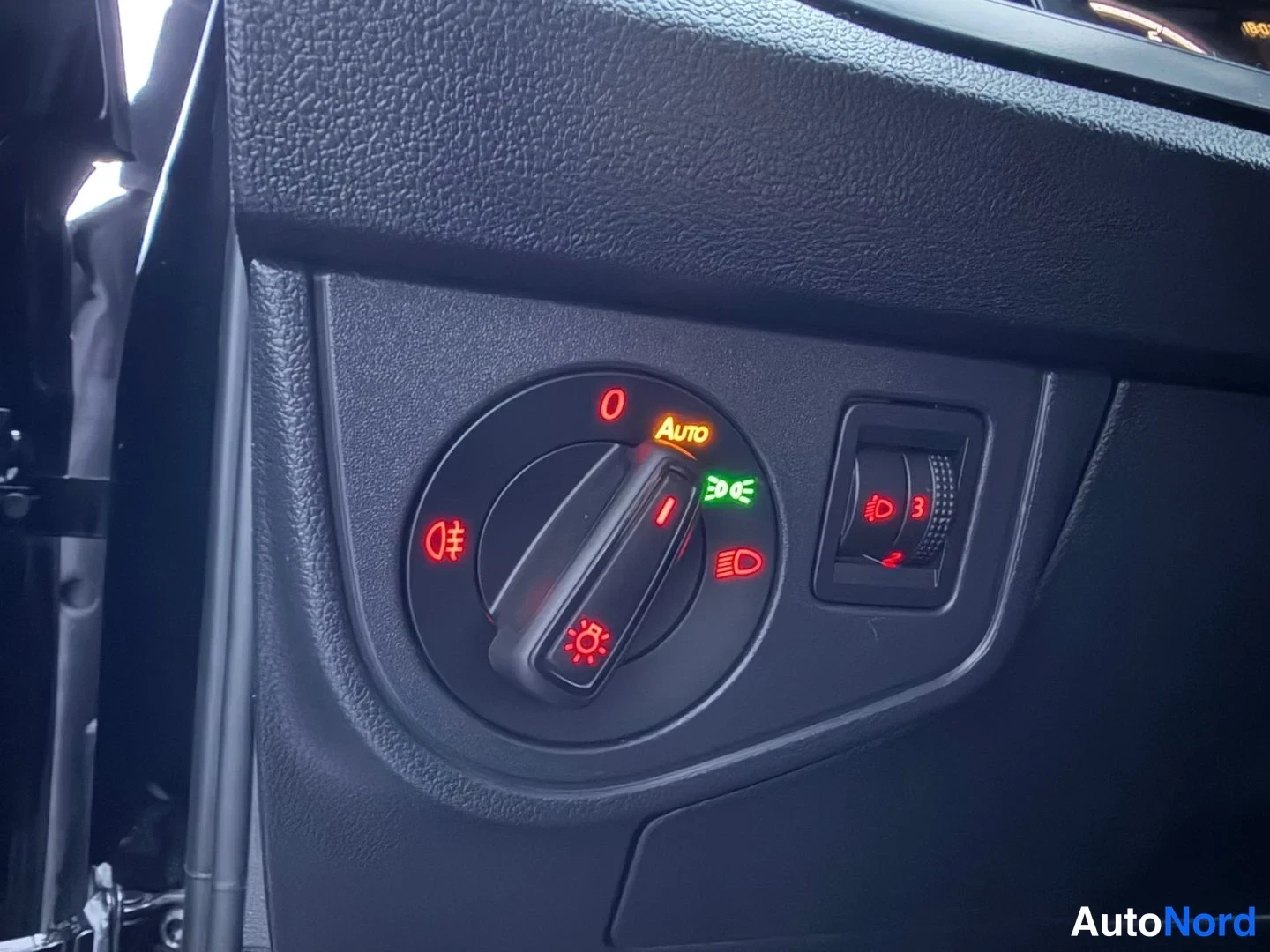 Musta Volkswagen Polo 2019, yksityiskohta, kuva 13