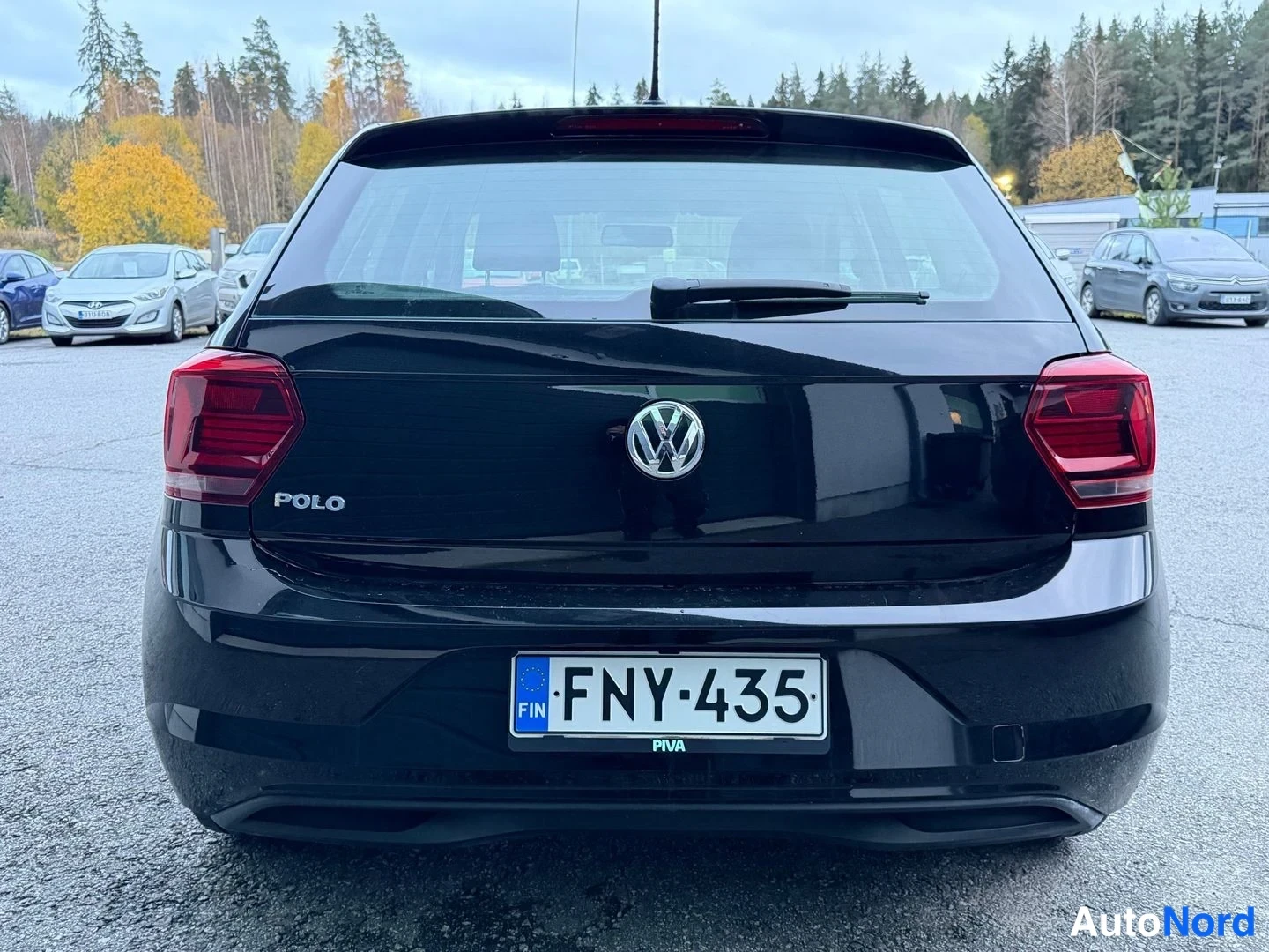 Musta Volkswagen Polo 2019, takaa, kuva 4
