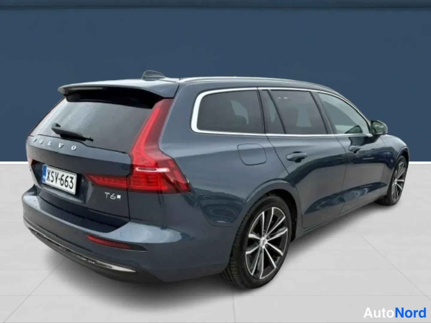 Sininen Volvo V60 2025, takaviisto, kuva 3