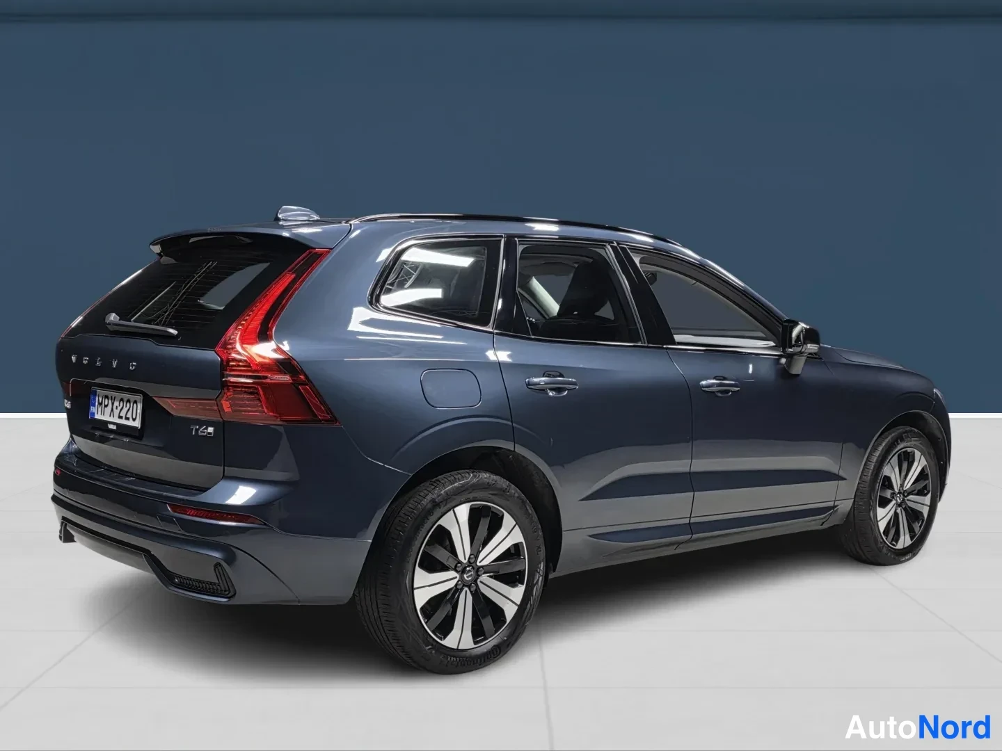 Sininen Volvo XC60 2025, takaviisto, kuva 5