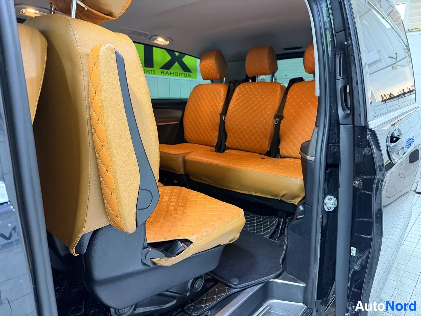 Musta Mercedes-Benz V 2018, takaistuimet, kuva 20