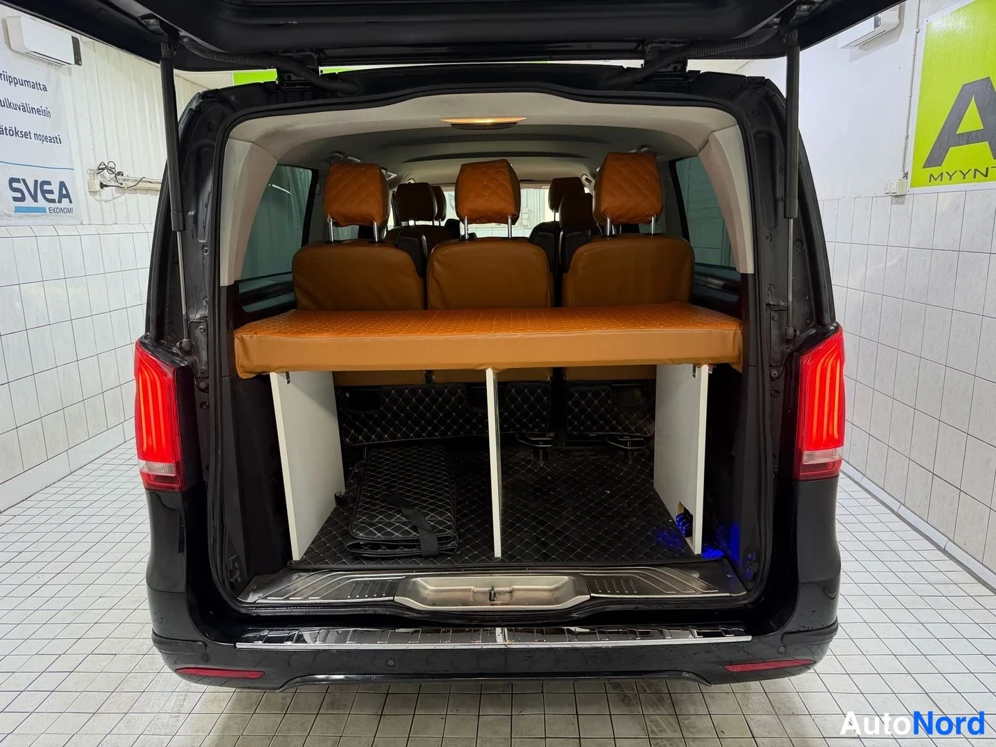 Musta Mercedes-Benz V 2018, takaa, kuva 13