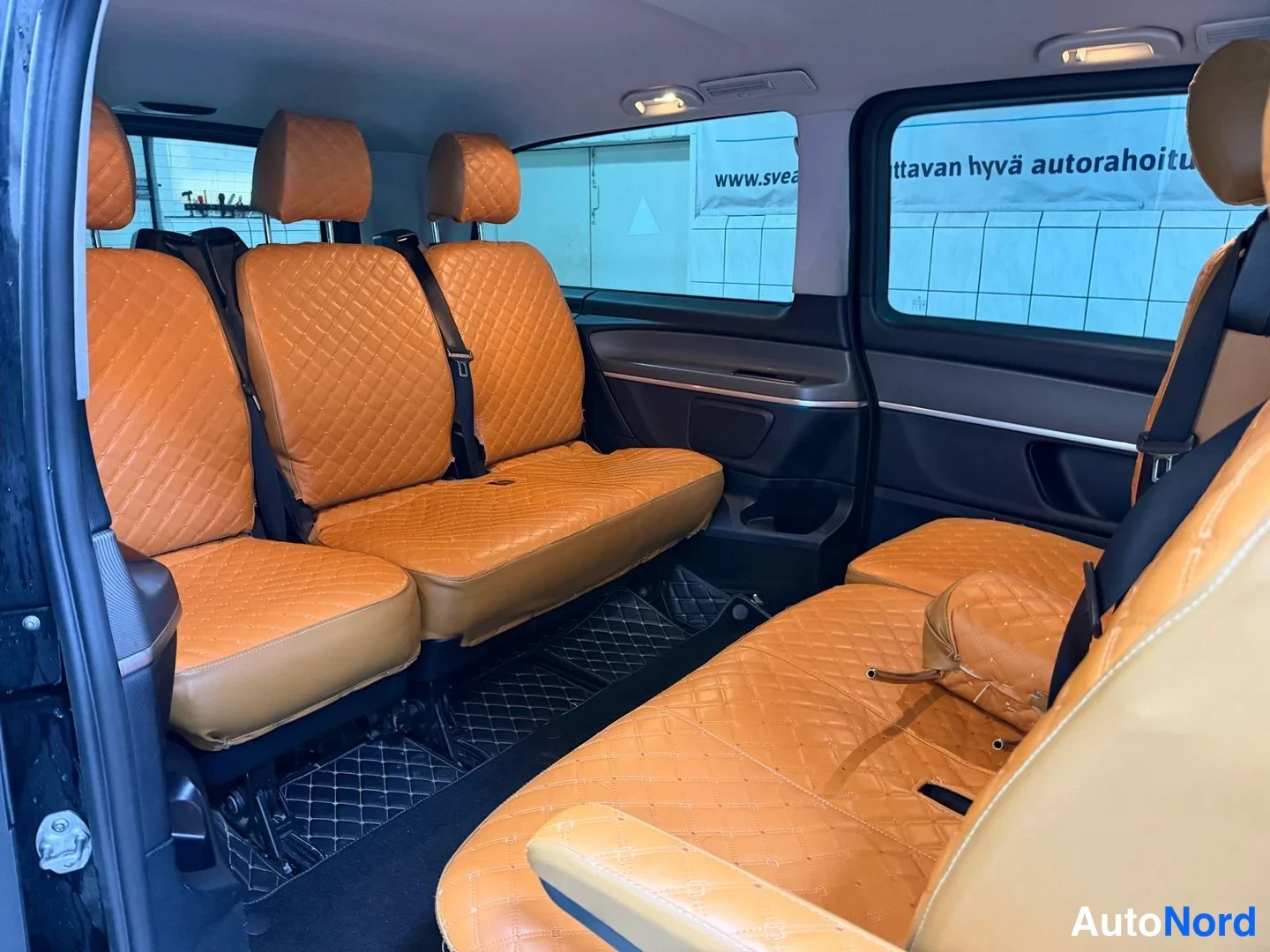 Musta Mercedes-Benz V 2018, takaistuimet, kuva 22
