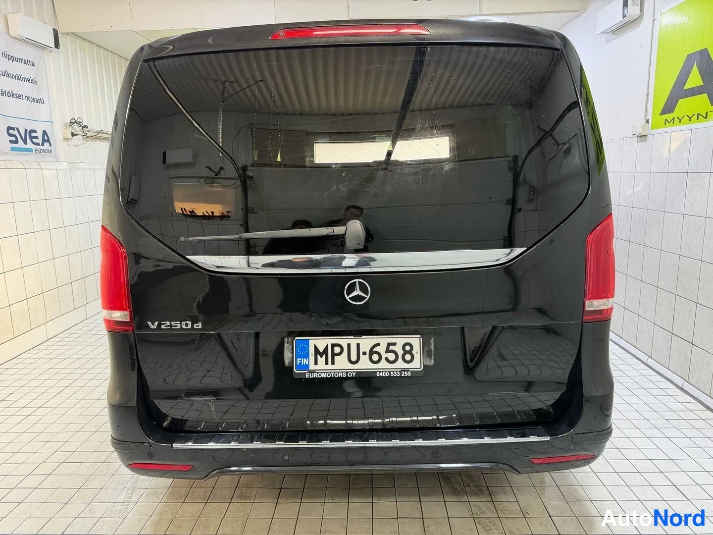 Musta Mercedes-Benz V 2018, takaa, kuva 11