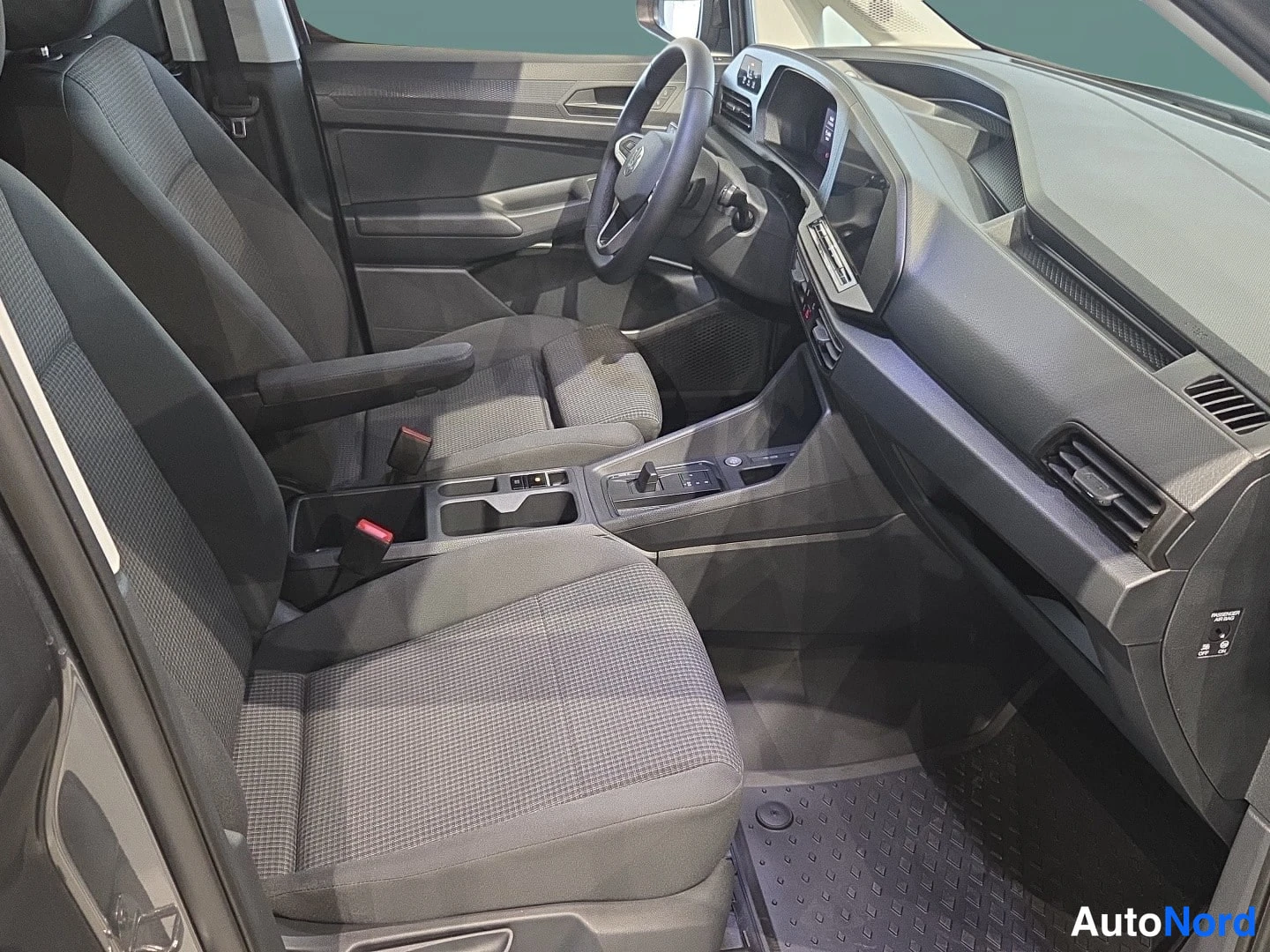 Harmaa Volkswagen Caddy 2026, etuistuimet, kuva 8