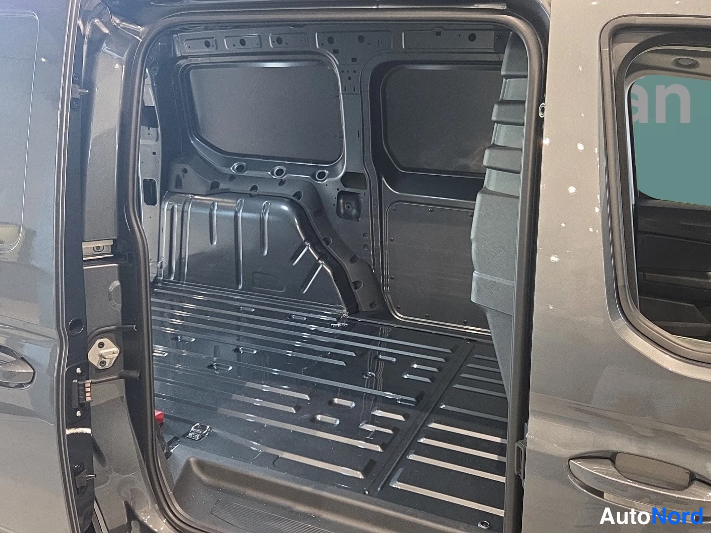 Harmaa Volkswagen Caddy 2026, tavaratila, kuva 9
