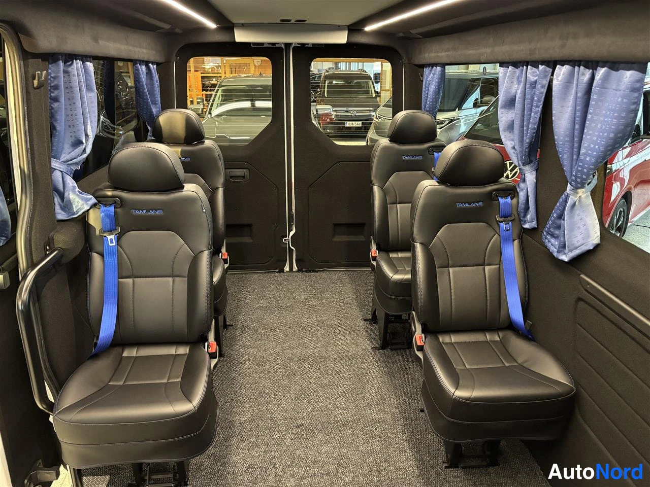 Valkoinen Volkswagen Crafter 2026, takaistuimet, kuva 16