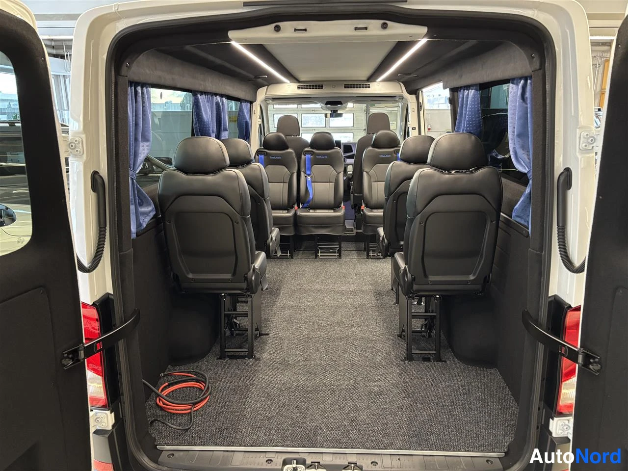 Valkoinen Volkswagen Crafter 2026, takaistuimet, kuva 17