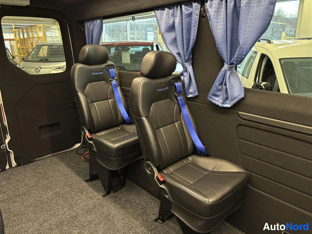 Valkoinen Volkswagen Crafter 2026, takaistuimet, kuva 18