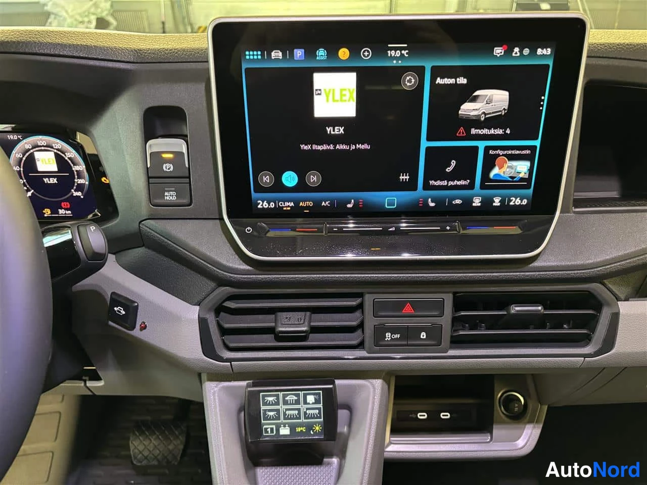 Valkoinen Volkswagen Crafter 2026, ohjaamo, kuva 9