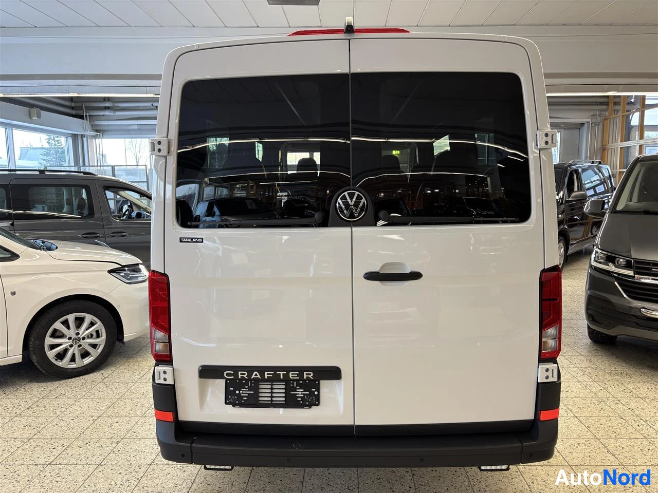 Valkoinen Volkswagen Crafter 2026, takaa, kuva 6