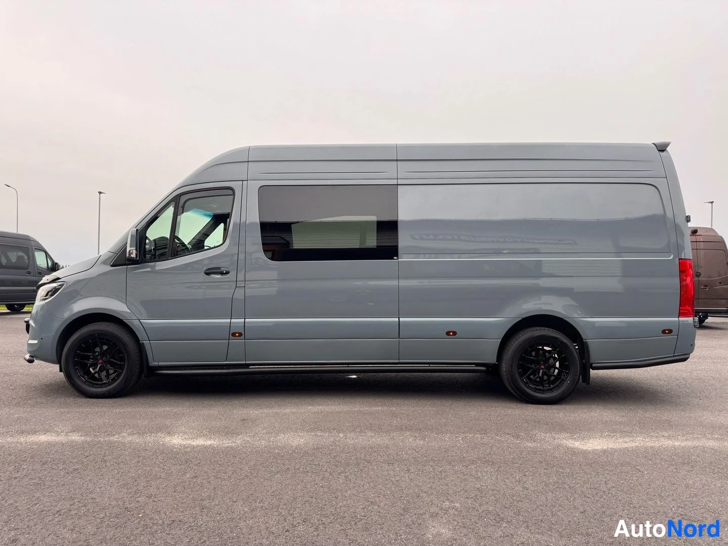 Harmaa Mercedes-Benz Sprinter 317 CDI 2025, sivulta, kuva 4
