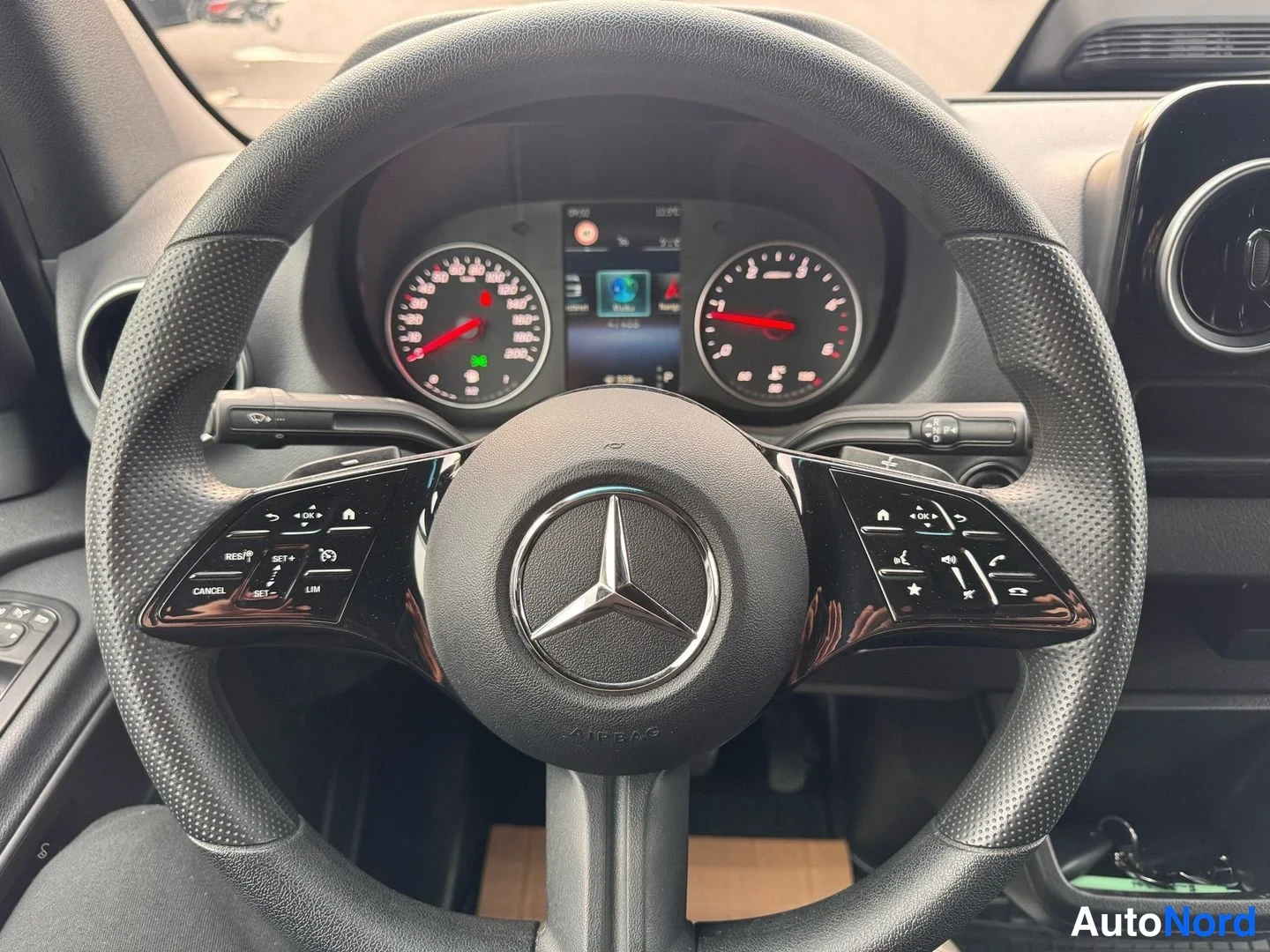 Harmaa Mercedes-Benz Sprinter 317 CDI 2025, yksityiskohta, kuva 30