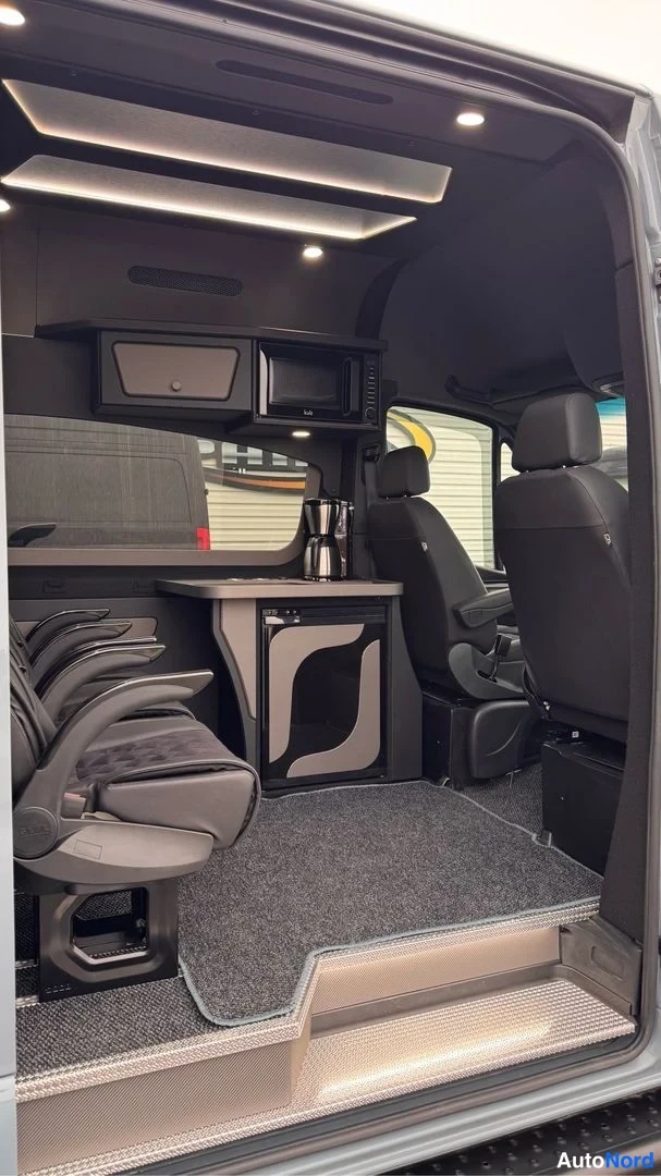 Harmaa Mercedes-Benz Sprinter 317 CDI 2025, ohjaamo, kuva 15