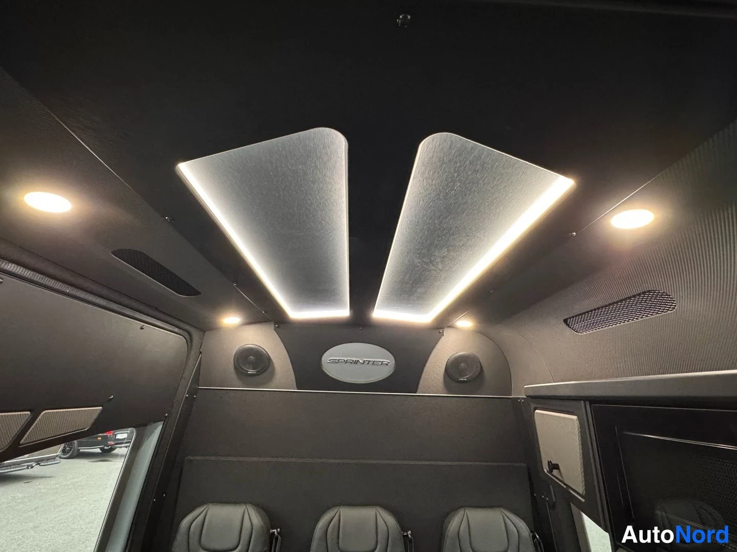 Harmaa Mercedes-Benz Sprinter 317 CDI 2025, takaistuimet, kuva 24