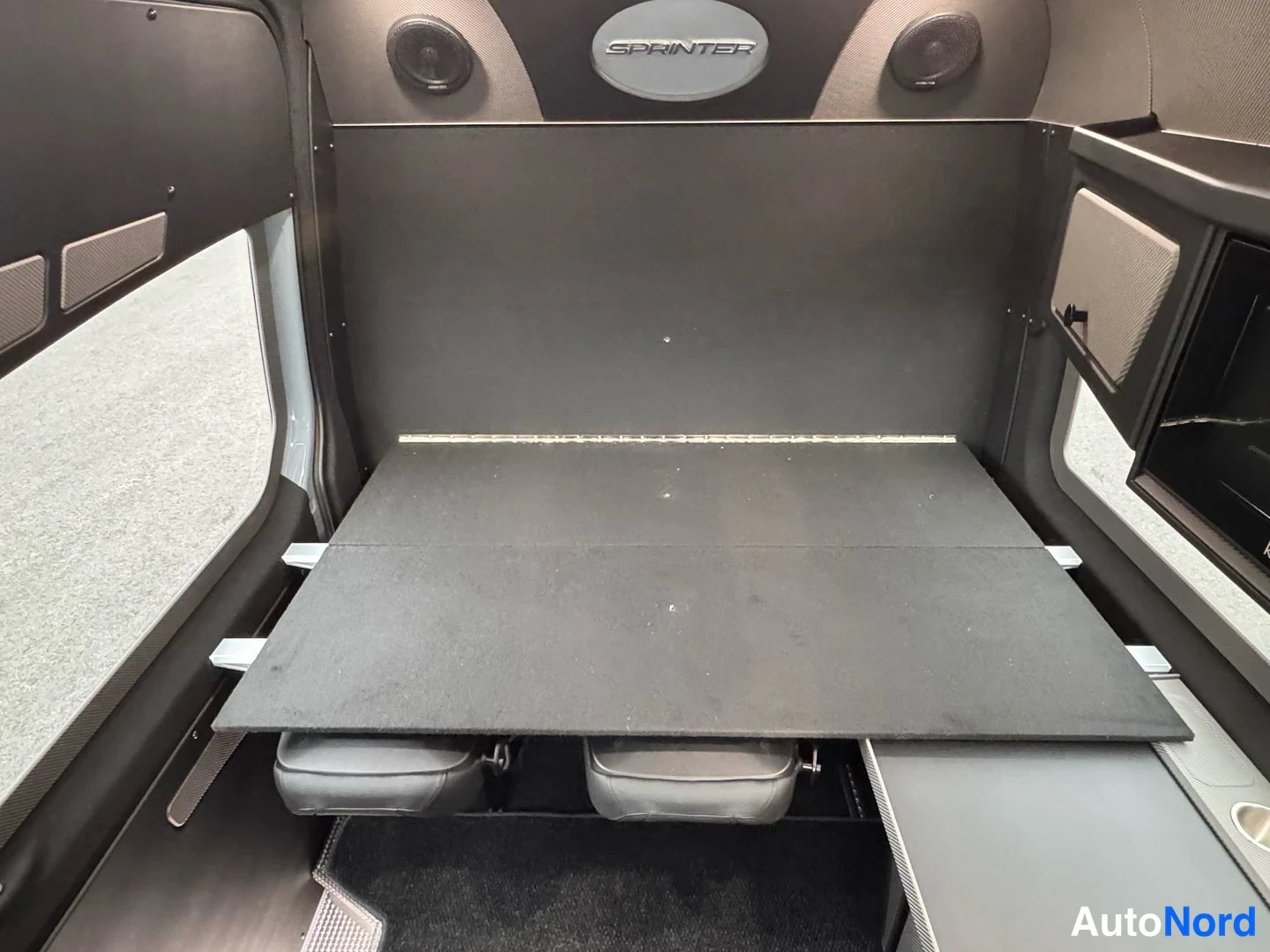 Harmaa Mercedes-Benz Sprinter 317 CDI 2025, tavaratila, kuva 26