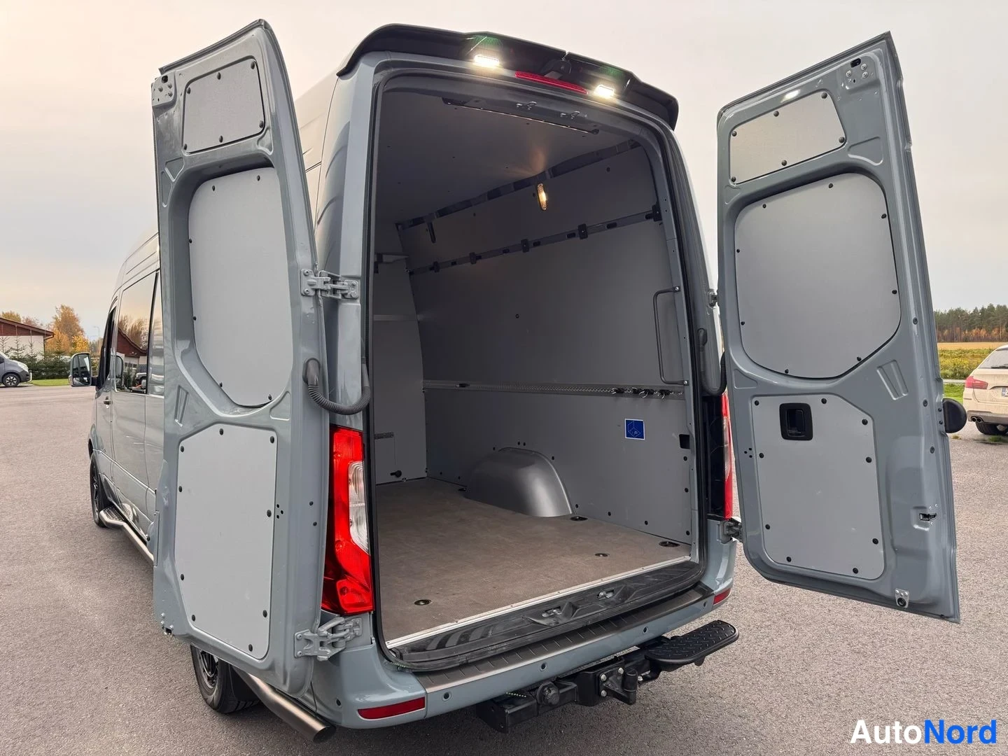 Harmaa Mercedes-Benz Sprinter 317 CDI 2025, takaviisto, kuva 9