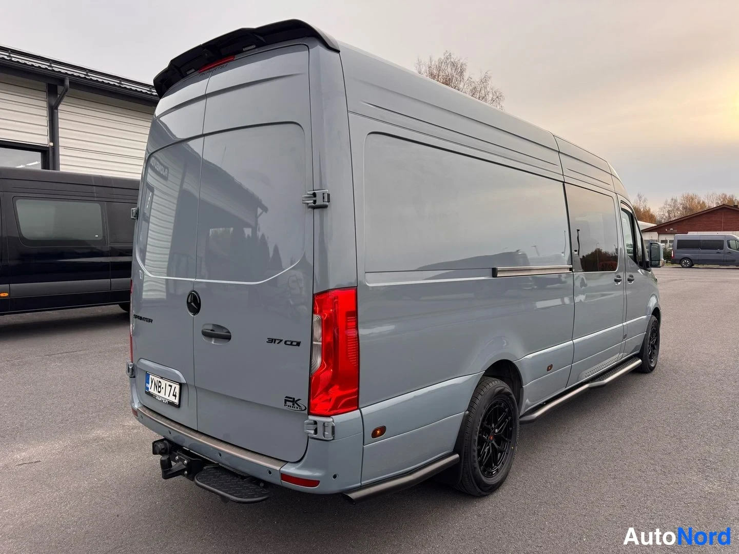 Harmaa Mercedes-Benz Sprinter 317 CDI 2025, takaviisto, kuva 10