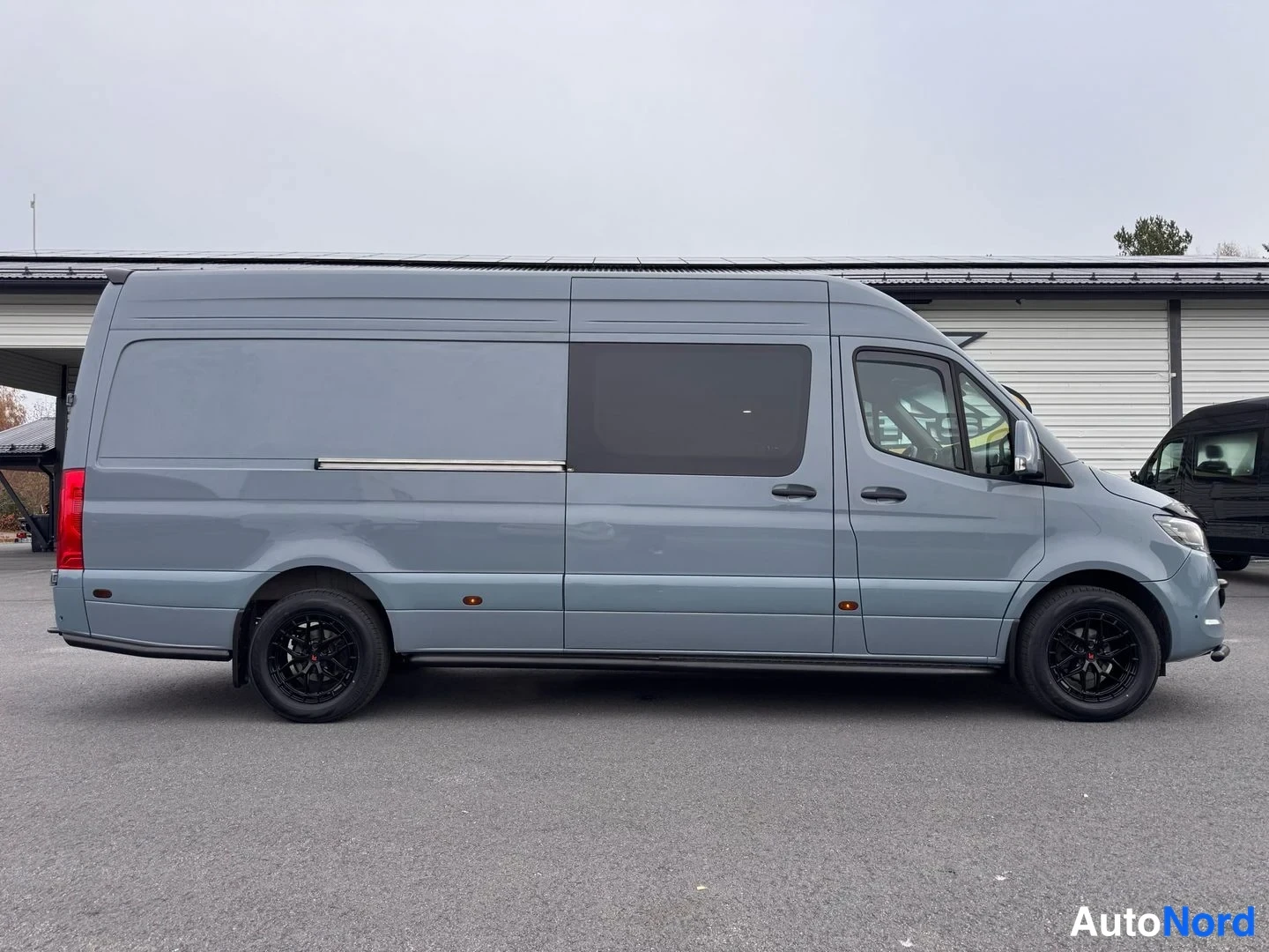 Harmaa Mercedes-Benz Sprinter 317 CDI 2025, sivulta, kuva 5