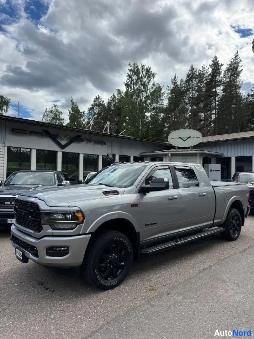 Dodge Ram 3500 Limited Mega Cab Night Edition 2022