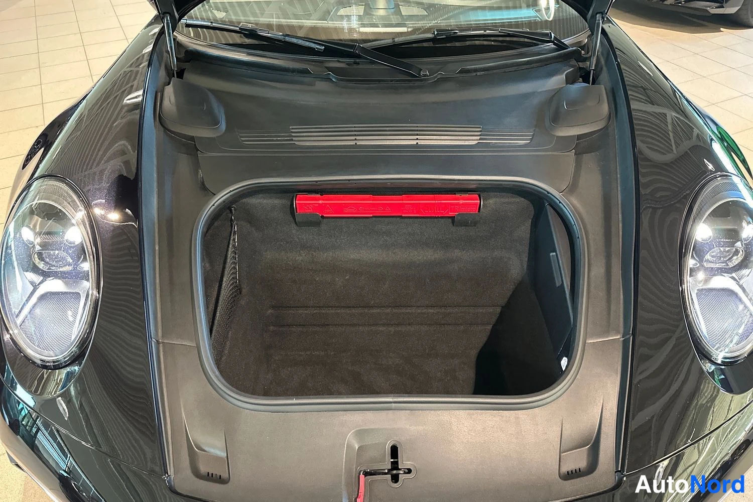 Musta Porsche Carrera 2022, tavaratila, kuva 14