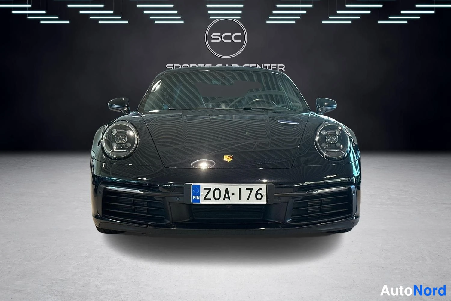 Musta Porsche Carrera 2022, edestä, kuva 2