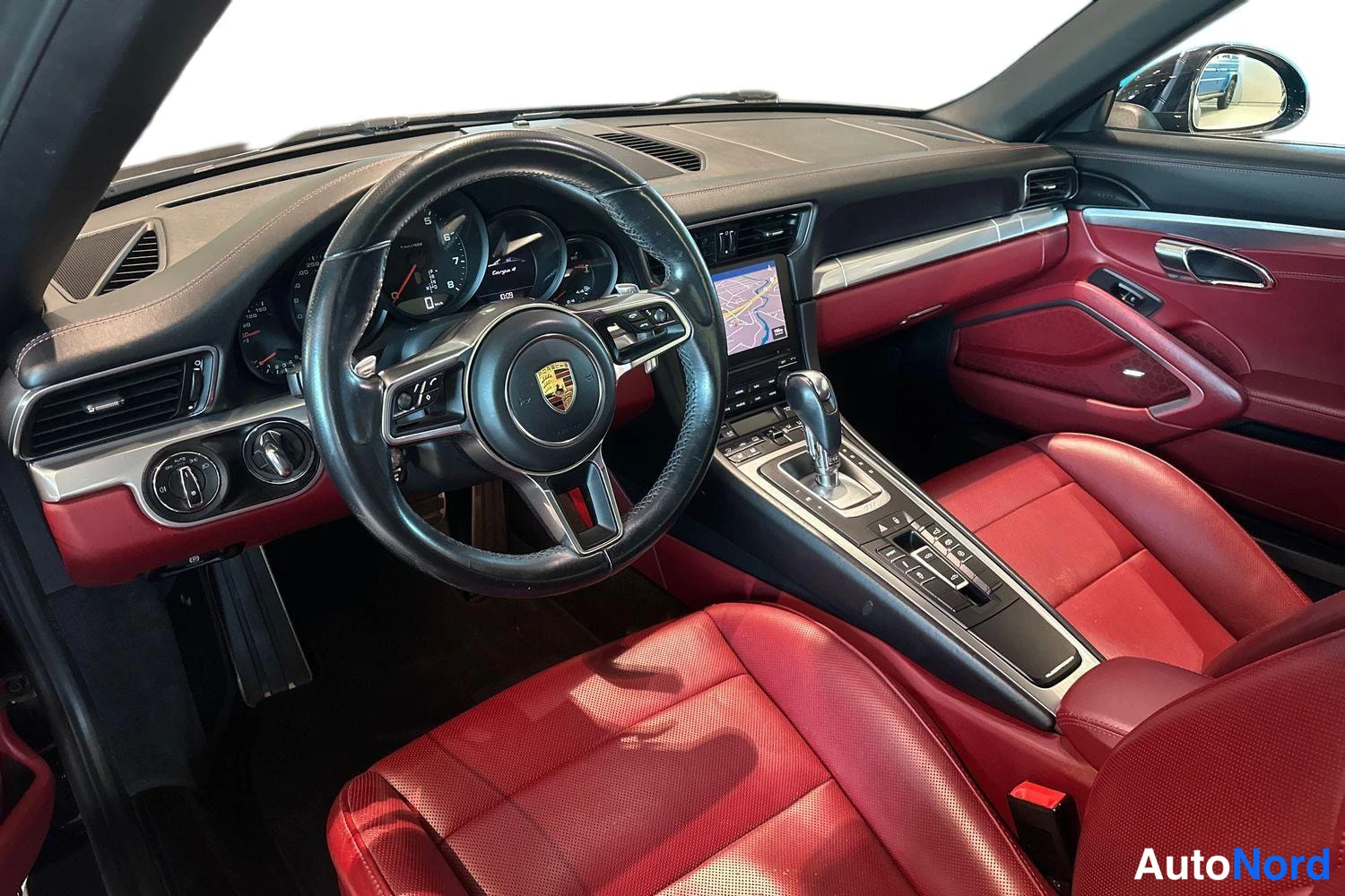 Musta Porsche Targa 2017, ohjaamo, kuva 7