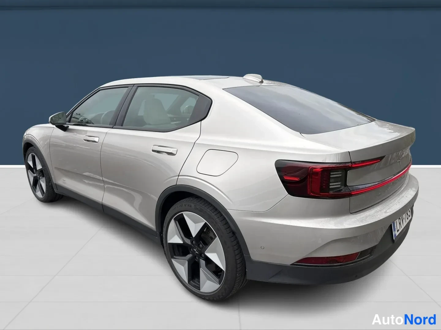 Ruskea Polestar 2 2023, takaviisto, kuva 4
