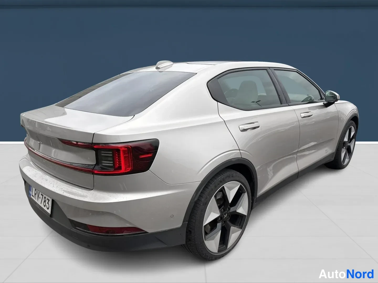Ruskea Polestar 2 2023, takaviisto, kuva 5