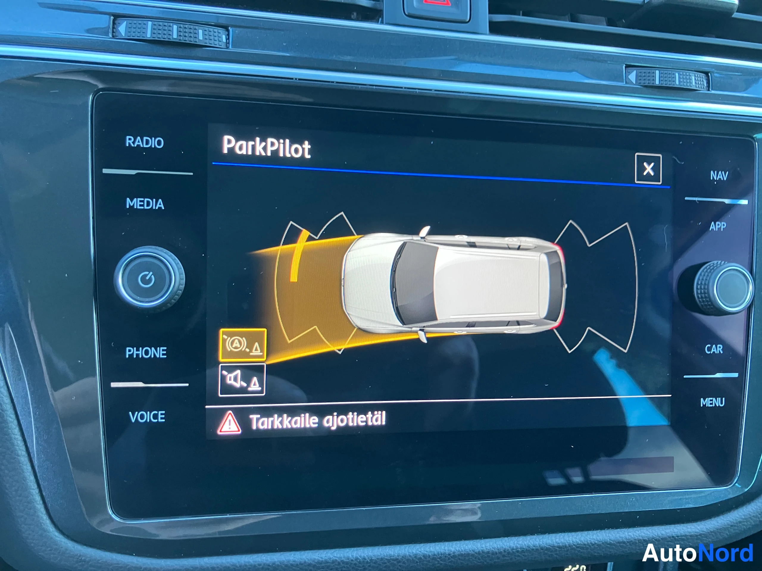 Vit Volkswagen Tiguan 2018, bild 24