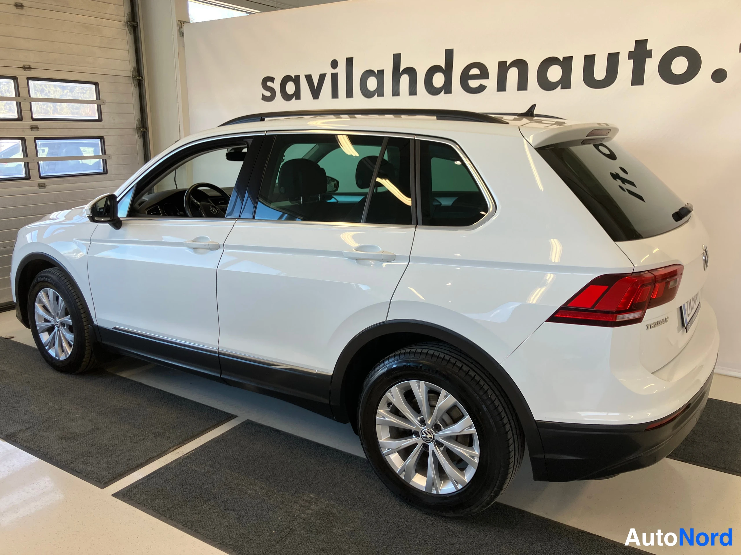 Vit Volkswagen Tiguan 2018, bild 4