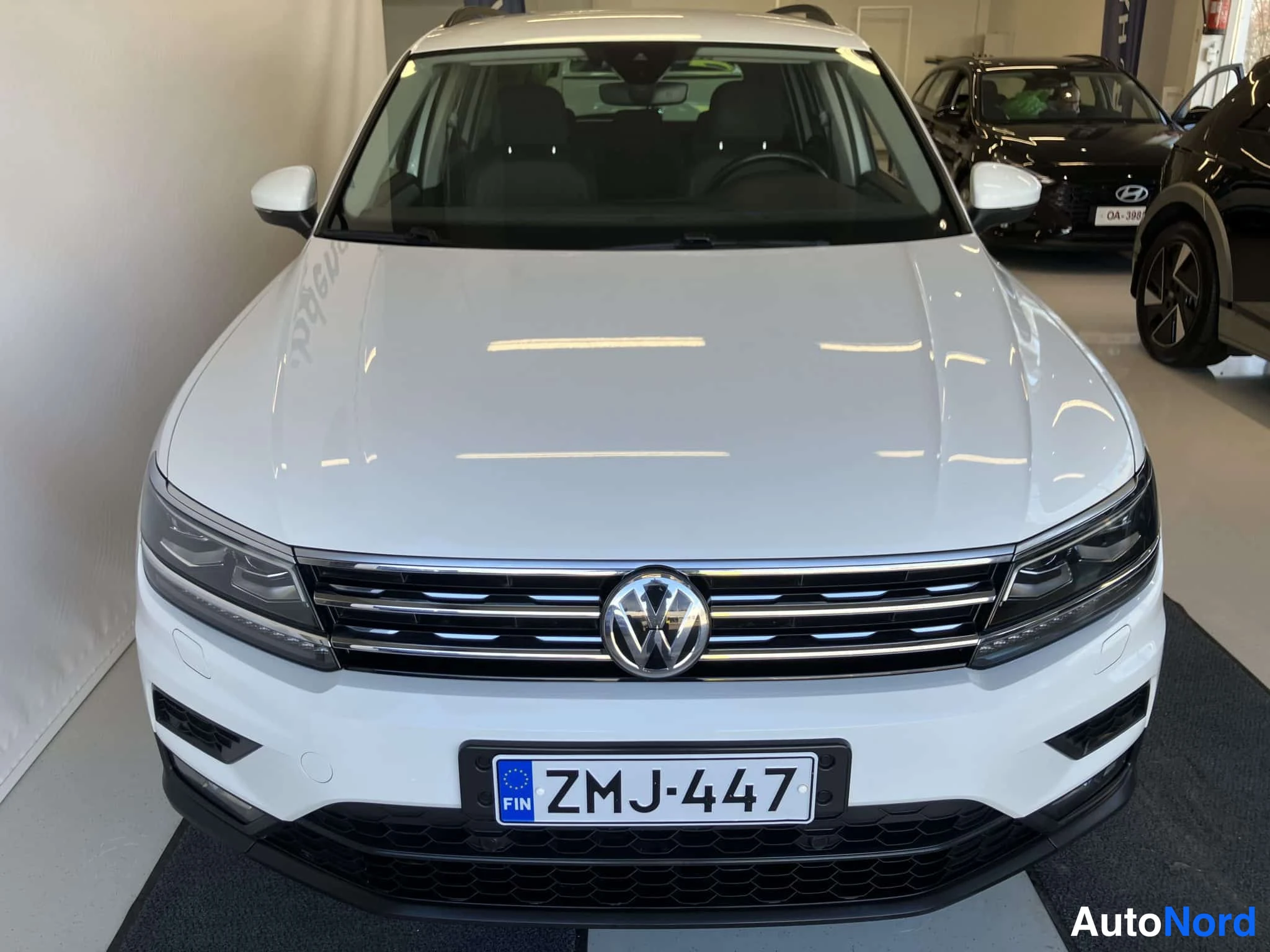 Vit Volkswagen Tiguan 2018, bild 5