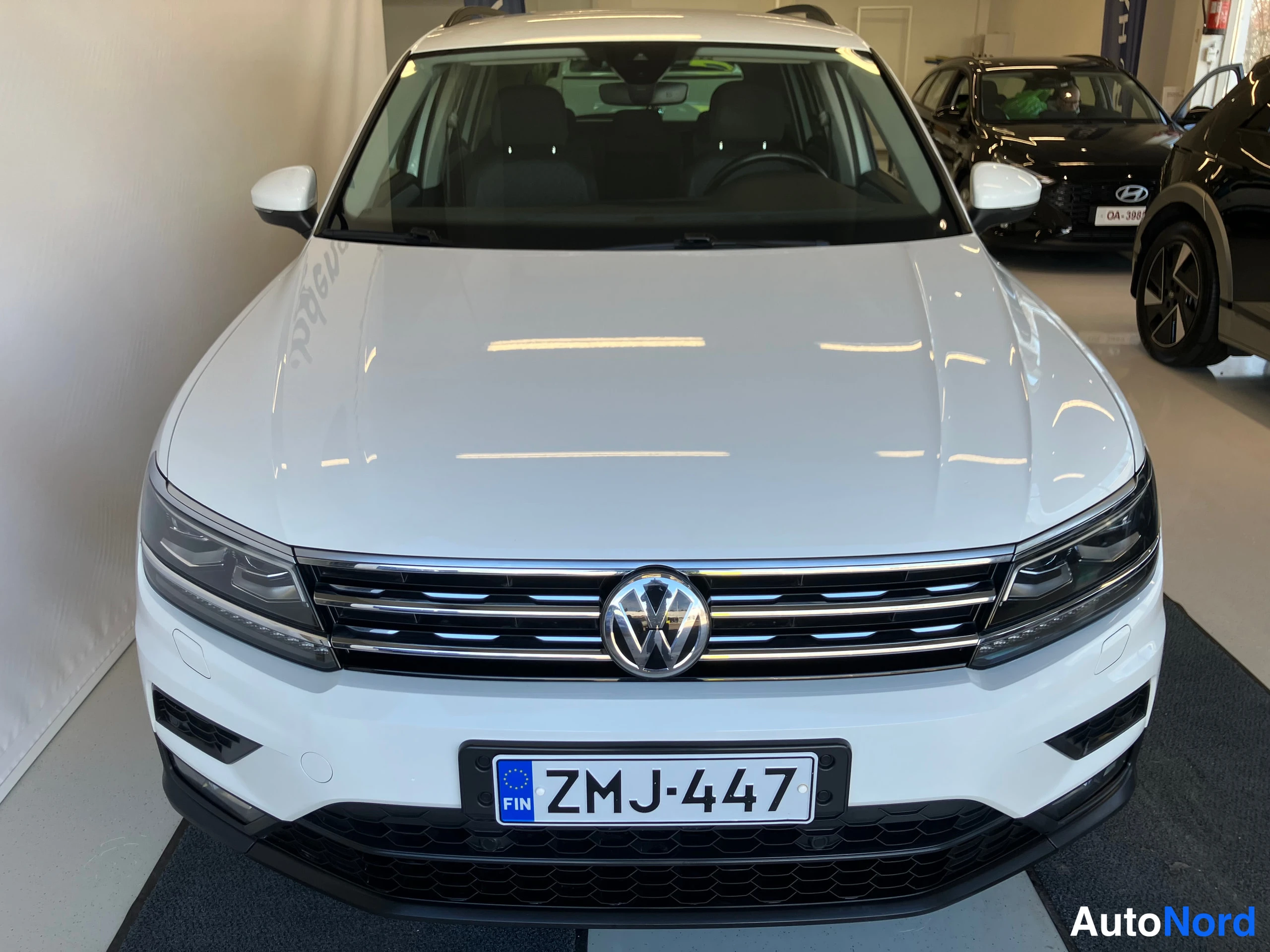 Vit Volkswagen Tiguan 2018, bild 6