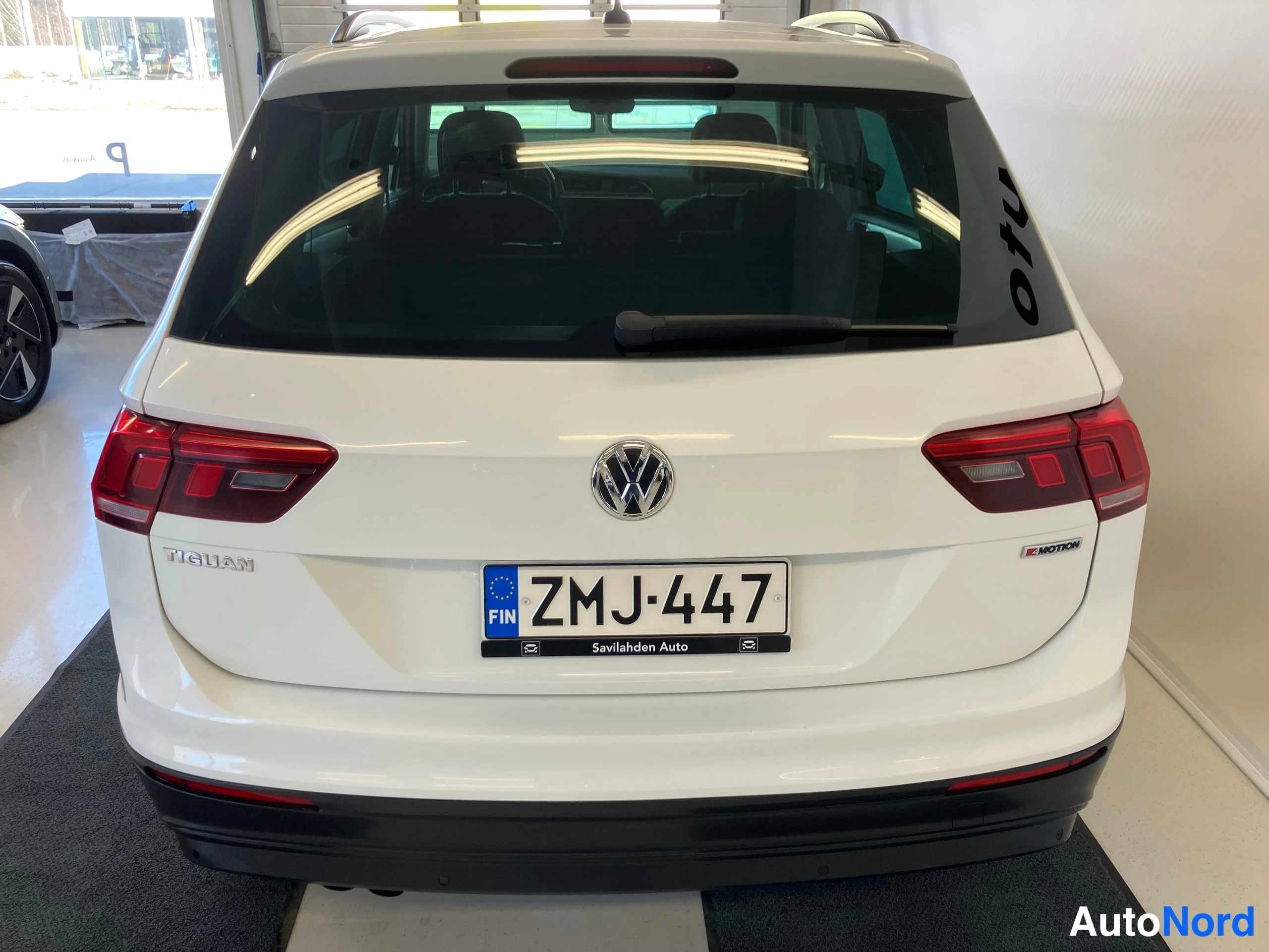 Vit Volkswagen Tiguan 2018, bild 8